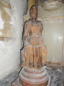 Statue de la vierge enceinte